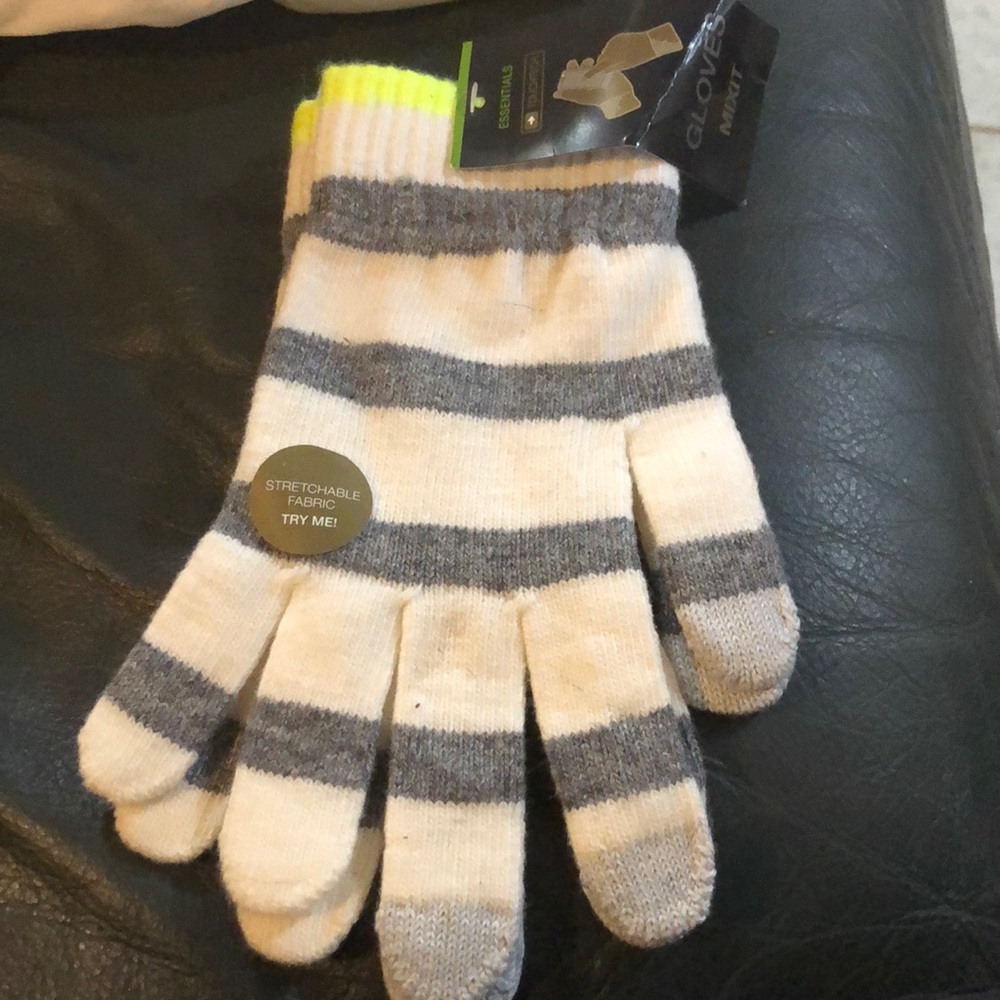 NWT Essential gloves